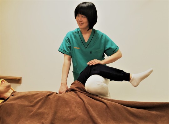 骨盤矯正の関節への施術