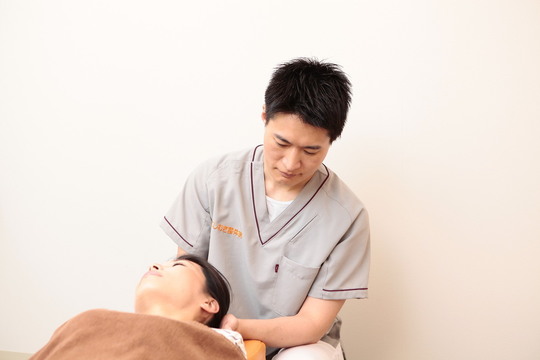 肩甲骨改善のトリガーポイント施術